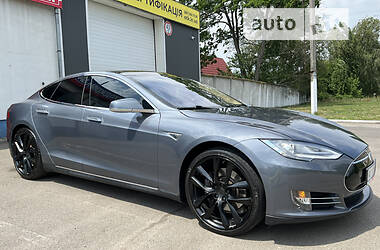 Лифтбек Tesla Model S 2014 в Яготине