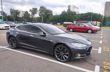 Седан Tesla Model S 2015 в Киеве