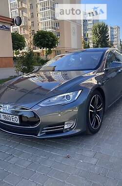 Седан Tesla Model S 2013 в Кременчуге