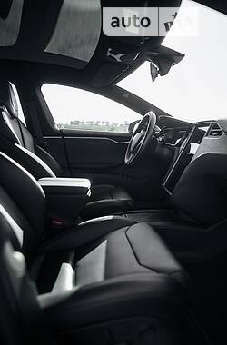Хэтчбек Tesla Model S 2019 в Ровно