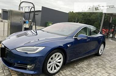 Ліфтбек Tesla Model S 2018 в Львові