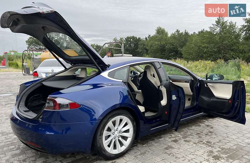 Лифтбек Tesla Model S 2018 в Львове