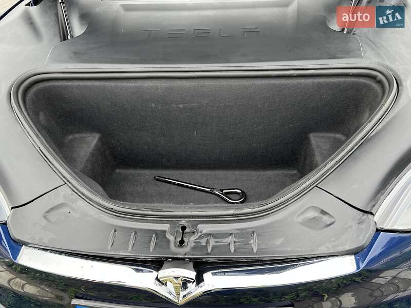 Лифтбек Tesla Model S 2018 в Львове