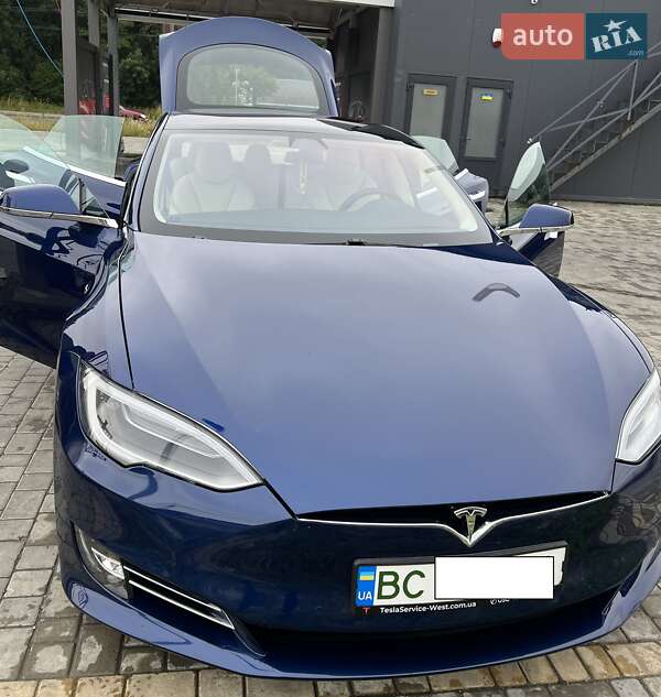 Лифтбек Tesla Model S 2018 в Львове