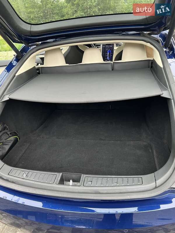 Лифтбек Tesla Model S 2018 в Львове