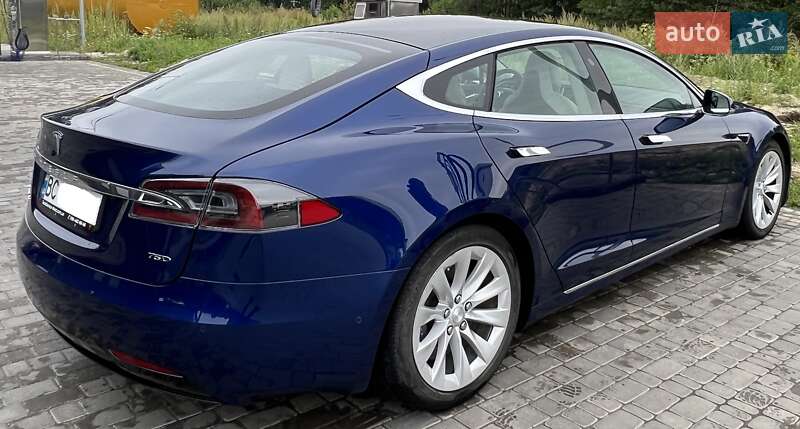 Лифтбек Tesla Model S 2018 в Львове