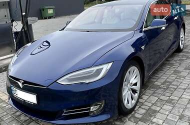 Ліфтбек Tesla Model S 2018 в Львові
