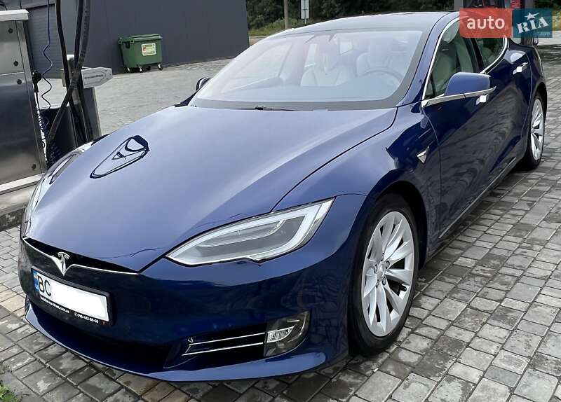 Лифтбек Tesla Model S 2018 в Львове