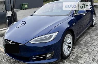 Лифтбек Tesla Model S 2018 в Львове