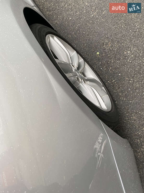 Хэтчбек Tesla Model S 2014 в Киеве