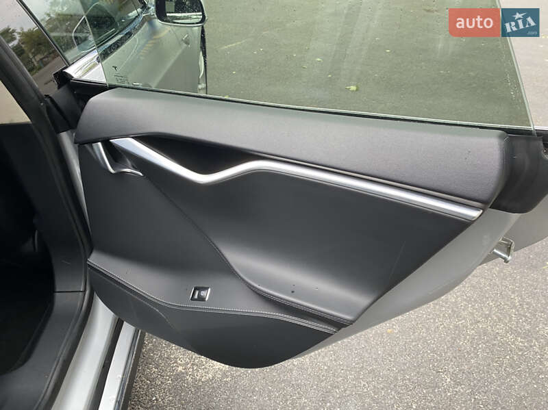 Хэтчбек Tesla Model S 2014 в Киеве