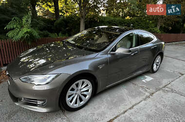 Седан Tesla Model S 2016 в Києві