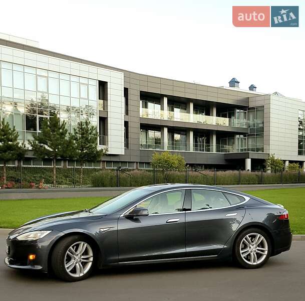 Ліфтбек Tesla Model S 2015 в Києві фото 4 Ліфтбек Tesla Model S 2015 в Києві