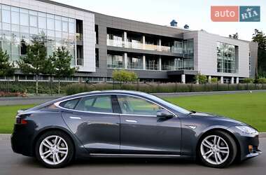Лифтбек Tesla Model S 2015 в 