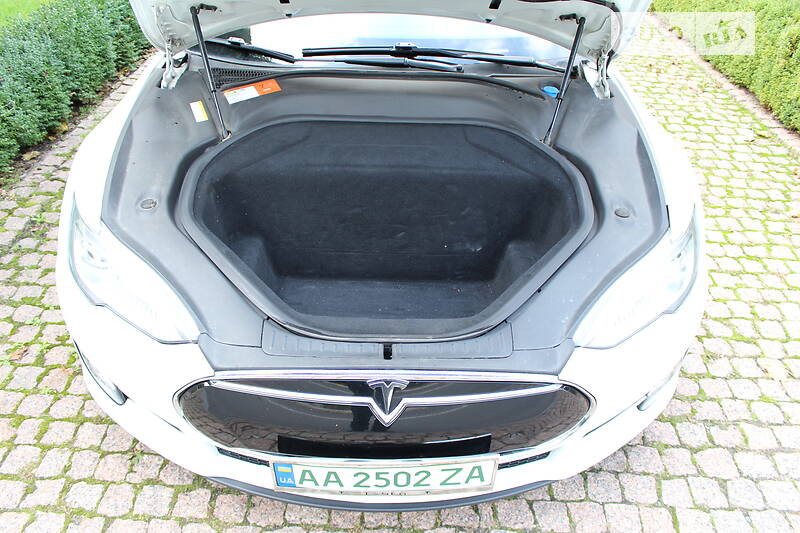 Ліфтбек Tesla Model S 2015 в Києві