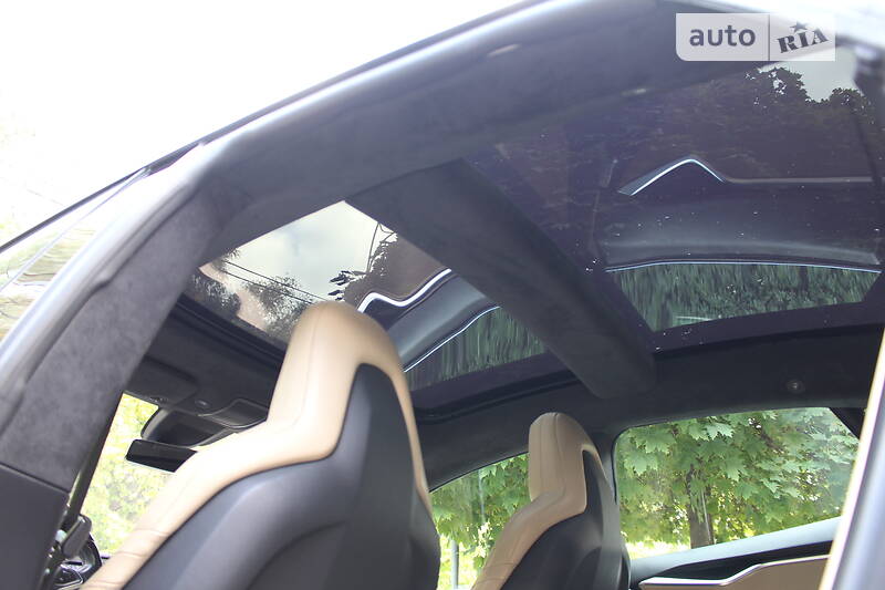 Ліфтбек Tesla Model S 2015 в Києві