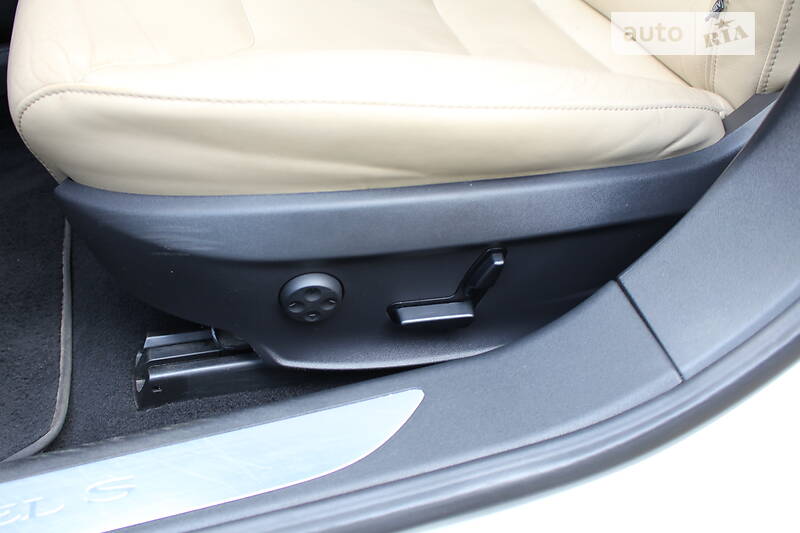 Ліфтбек Tesla Model S 2015 в Києві