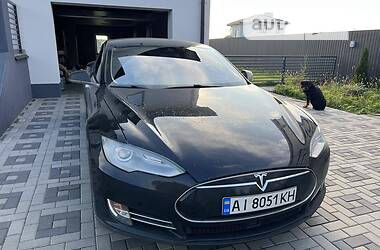 Седан Tesla Model S 2014 в 