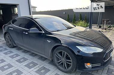 Седан Tesla Model S 2014 в 