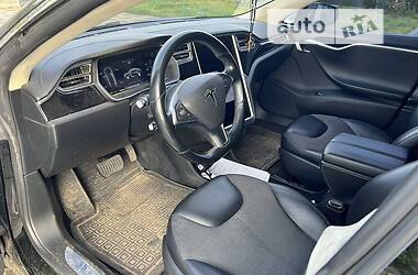Седан Tesla Model S 2014 в 