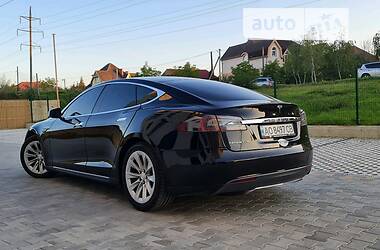 Ліфтбек Tesla Model S 2014 в Ужгороді