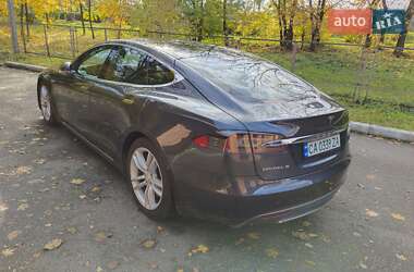 Лифтбек Tesla Model S 2015 в Смеле