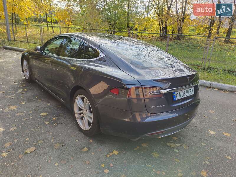 Лифтбек Tesla Model S 2015 в Черкассах