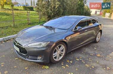 Лифтбек Tesla Model S 2015 в Смеле
