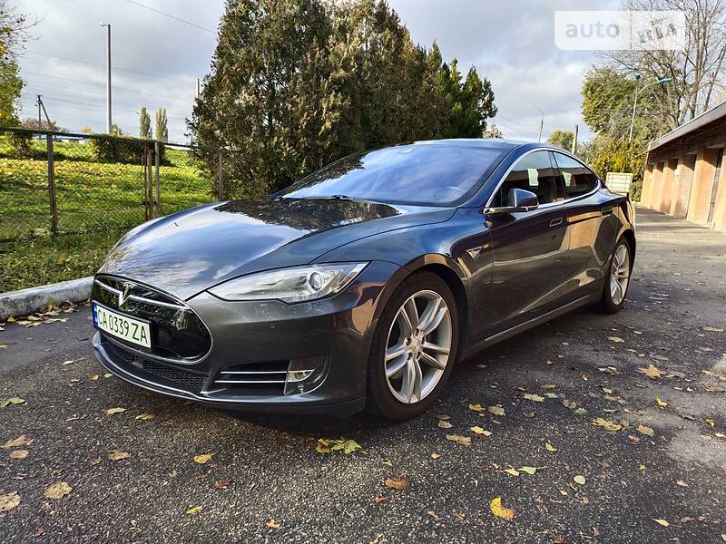 Ліфтбек Tesla Model S 2015 в Черкасах