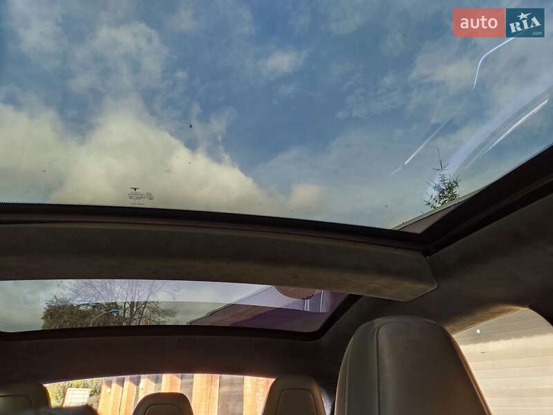 Лифтбек Tesla Model S 2015 в Черкассах