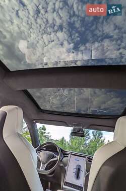 Лифтбек Tesla Model S 2017 в 