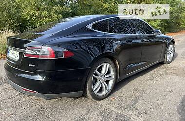 Хетчбек Tesla Model S 2016 в Львові