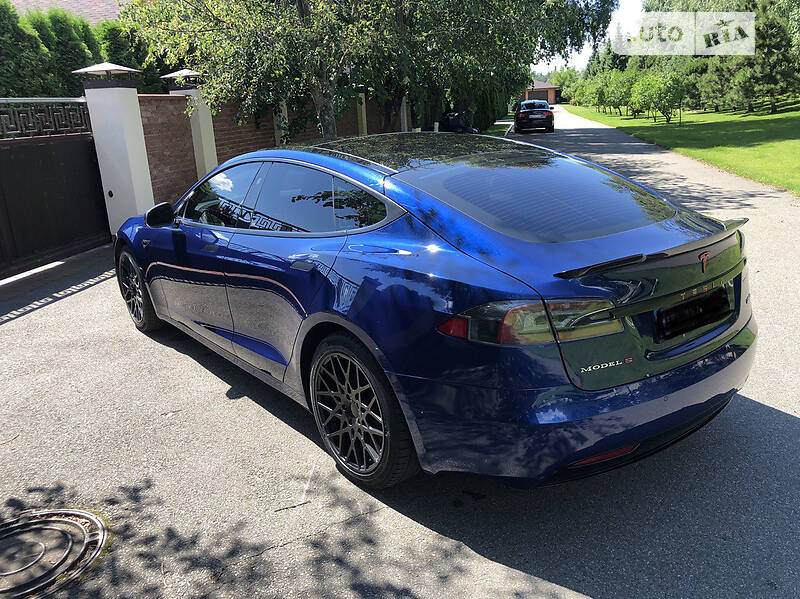 Хэтчбек Tesla Model S 2017 в Киеве