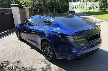 Хэтчбек Tesla Model S 2017 в 