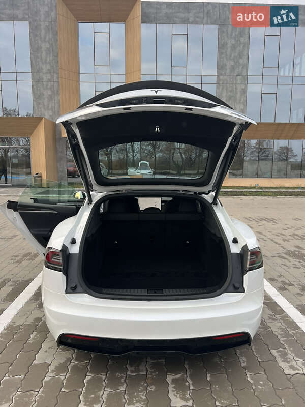 Лифтбек Tesla Model S 2022 в Киеве