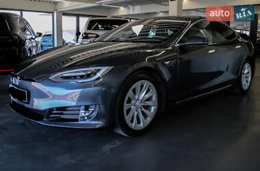 Лифтбек Tesla Model S 2017 в 