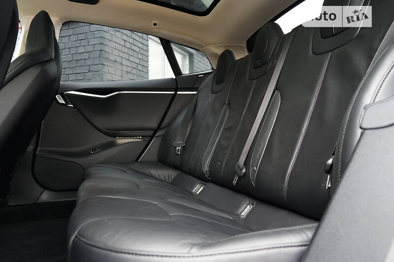 Лифтбек Tesla Model S 2013 в Киеве