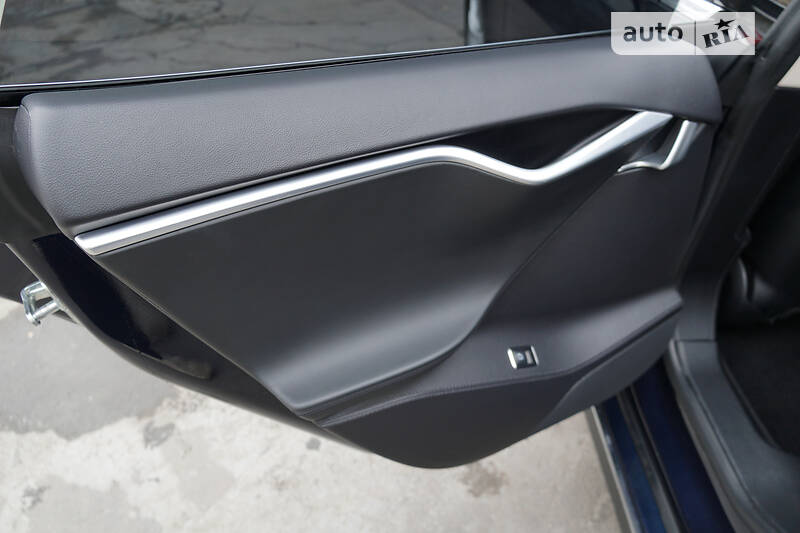 Лифтбек Tesla Model S 2013 в Киеве