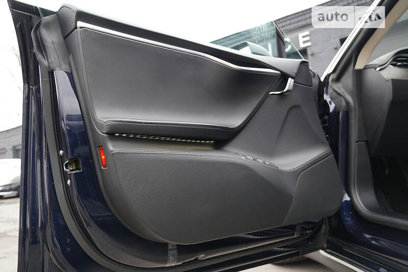 Лифтбек Tesla Model S 2013 в Киеве