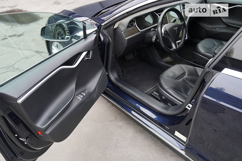 Лифтбек Tesla Model S 2013 в Киеве
