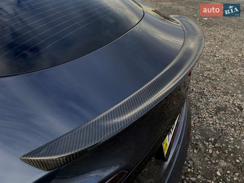 Ліфтбек Tesla Model S 2014 в Дніпрі