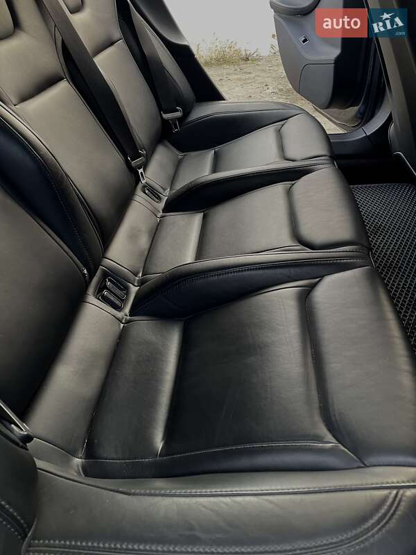 Ліфтбек Tesla Model S 2014 в Дніпрі