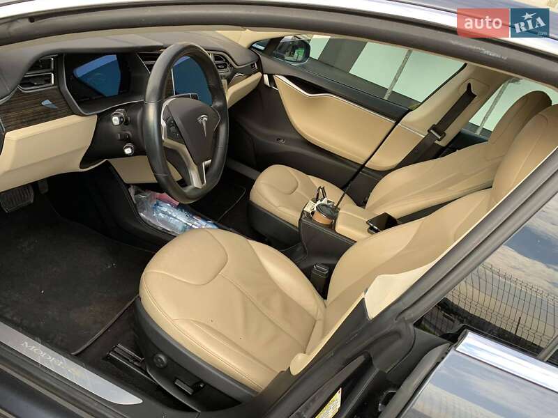 Лифтбек Tesla Model S 2014 в Тернополе