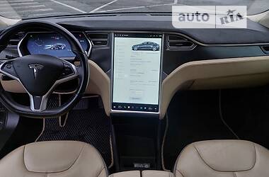 Седан Tesla Model S 2013 в 