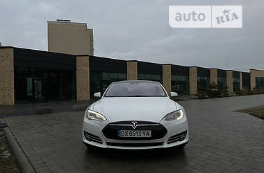 Лифтбек Tesla Model S 2015 в Киеве