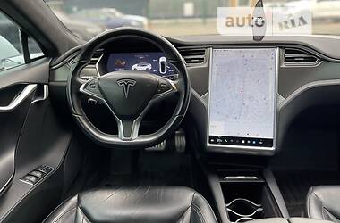 Седан Tesla Model S 2014 в 