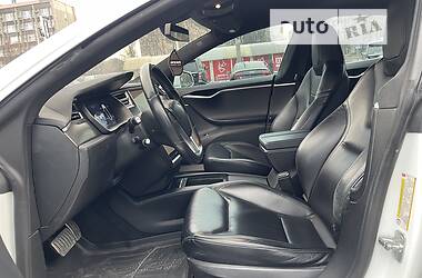 Седан Tesla Model S 2014 в 