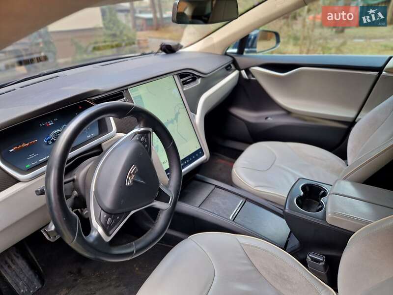 Ліфтбек Tesla Model S 2013 в Черкасах фото 10 Ліфтбек Tesla Model S 2013 в Черкасах