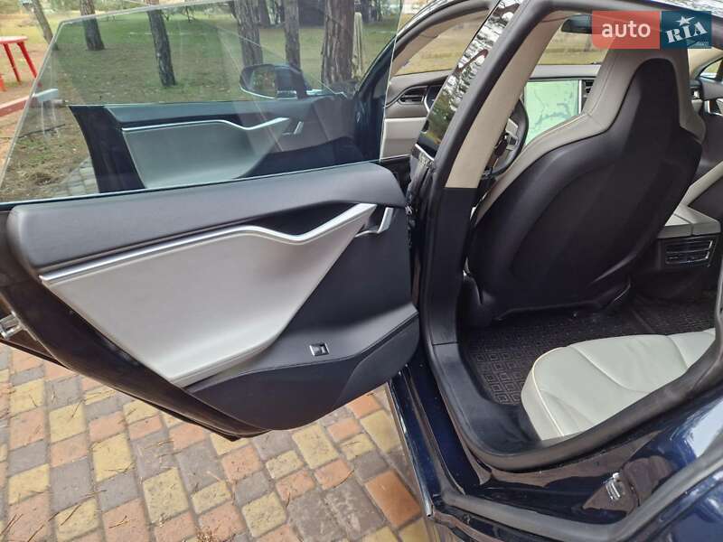 Ліфтбек Tesla Model S 2013 в Черкасах фото 13 Ліфтбек Tesla Model S 2013 в Черкасах