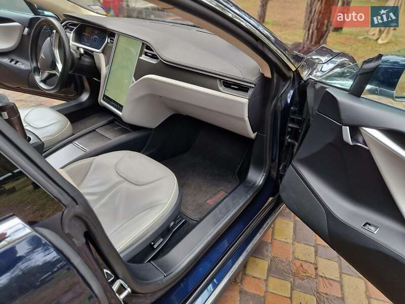 Ліфтбек Tesla Model S 2013 в Черкасах фото 15 Ліфтбек Tesla Model S 2013 в Черкасах